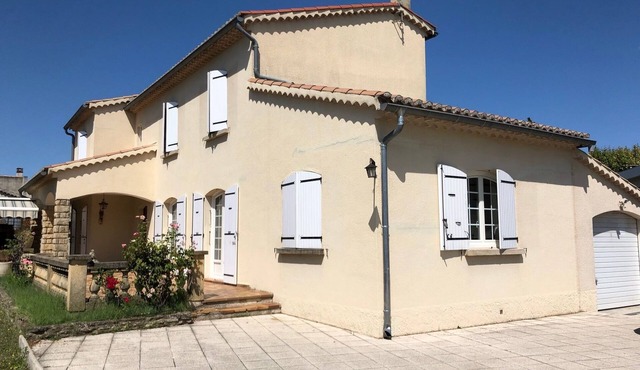 Charming 220m² Villa, 5 bedrooms, pool (heated), in Provence, 4-star * rated