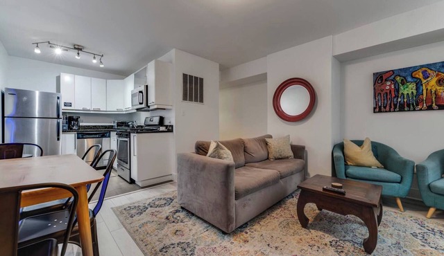 Charming 2BD/1BA in Hip Area - Near Metro