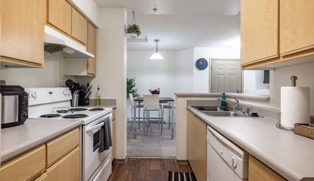 Charming 2BD/2BA Retreat in Covington, WA