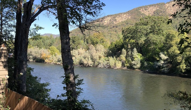 Charming 2bed/2bath home with covered deck right on the beautiful Rogue River