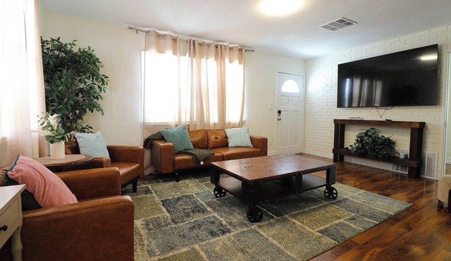 Charming 2bedroom house in welcome Westminster. Few mile to Beach and Disneyland