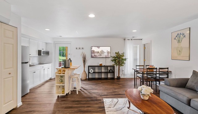 Charming 2beds basement with firepit