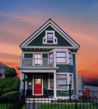 Charming 2BR 1901 Victorian Gem Apartment with AC-2 Month Min Stay