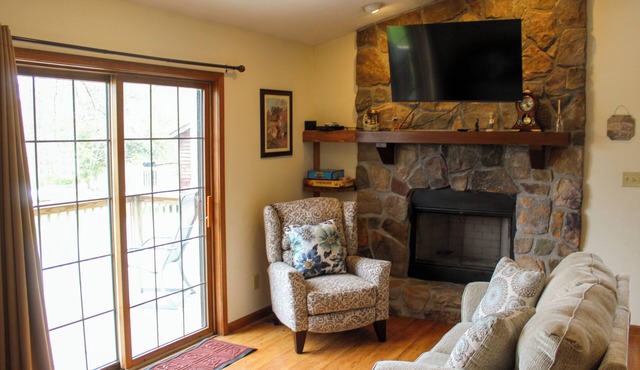 Charming 2BR/1B cabin - Winetrail, SIU, Shawnee Forest, Giant City, Cedar Lake