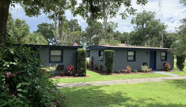 Charming 2BR/1BA Cabin at Lakeside Resort