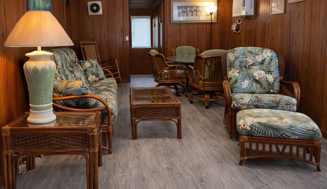 Charming 2br/1ba Cottage < 2 Min Walk From Beach on Anna Maria Island Florida