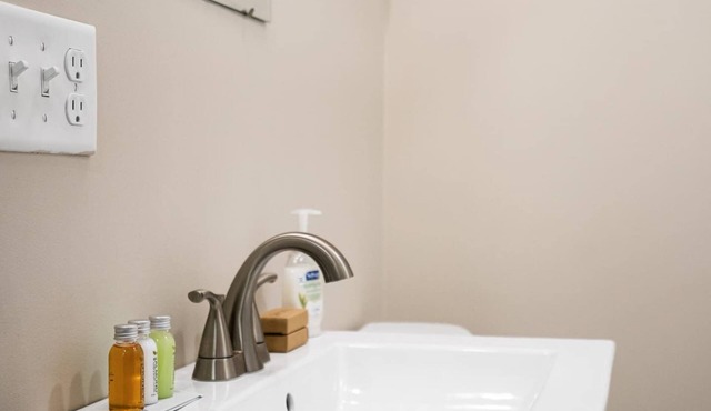 Charming 2BR/1BA home Near WKU