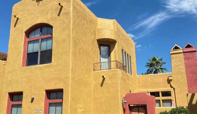 Charming 2BR-2.5BA Townhome- Access to Pool, Hot Tub & Gym
