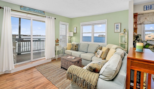 Charming 2BR 2BA Direct Bayfront Unit. Enjoy the Best Fishing & Sunsets here.