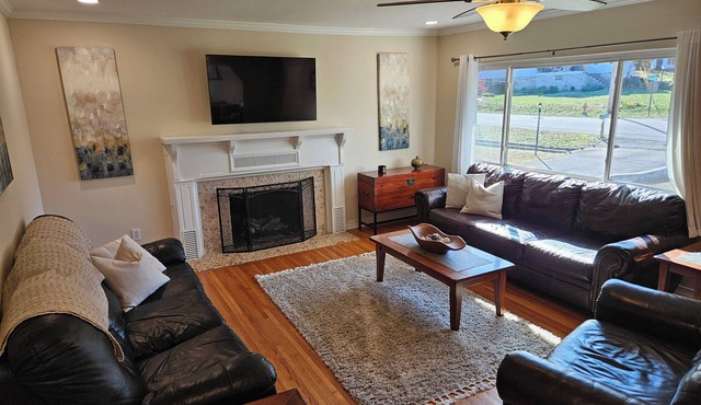 Charming 2BR/2BA Home/Unit in Walkable Neighborhood, 10 Mins from Downtown Chatt