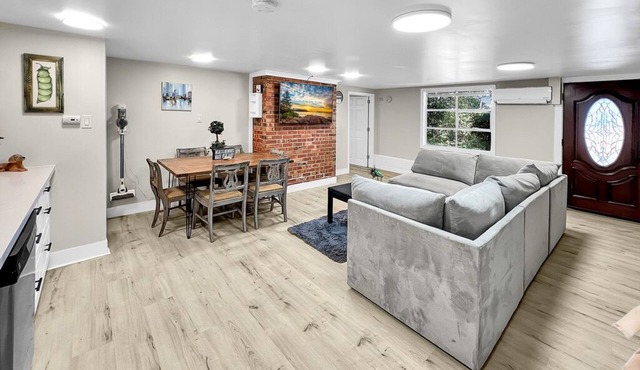 Charming 2BR/2BA Home with WiFi & AC near Lake Washington and Uni of Washington