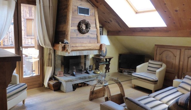 Charming 2BR Apartment in Arêches-Beaufort, Ski-In Village, Comfort for 5