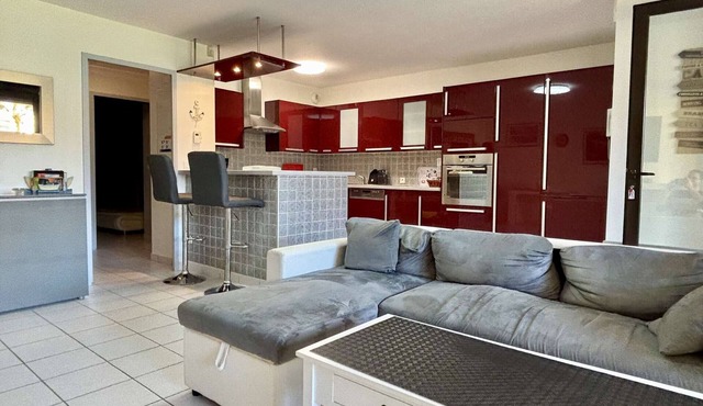 Charming 2BR Apartment in Argelès Village, Sleeps 4, Close to Shops and 3km from Beach