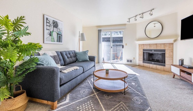 Charming 2BR Apartment in Lake Oswego + Pets OK