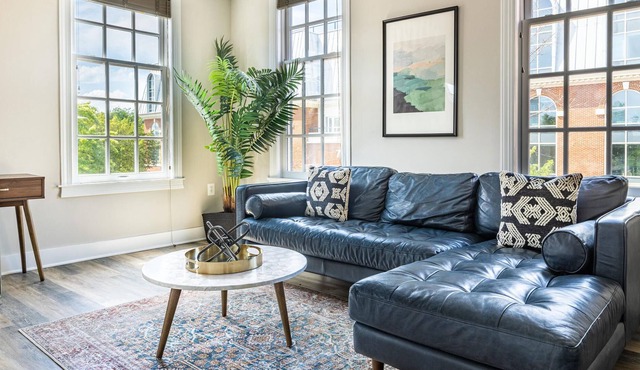 Charming 2BR Apartment in Alexandria Near Metro