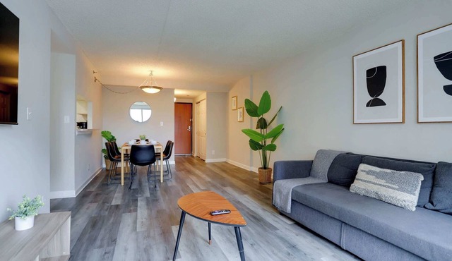 Charming 2BR Apt in Great Location