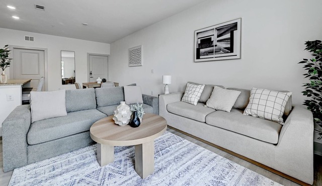 Charming 2BR Apt w/ Hill Country Setting & City Access