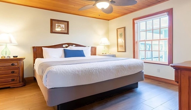 Charming 2BR Beach View Cottage| Porch | Outdoor Pools | Free Parking