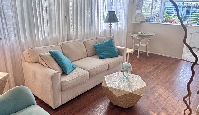 Charming 2BR bungalow-Corona Del Mar in heart of Newport Beach