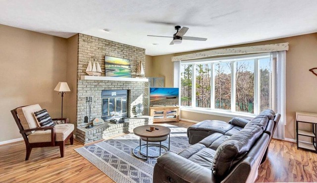 Charming 2BR condo in Keowee Key, perfect for a relaxing getaway.