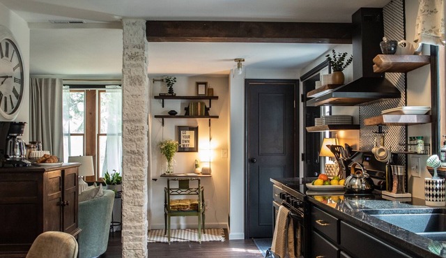 Charming 2BR Cottage · Near Lake Lookout · Wine Tasting Included · Pet Friendly