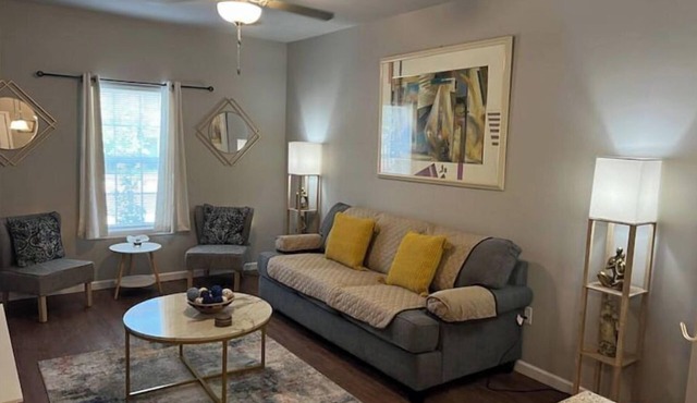 Charming 2BR Easy Access to VSU, SGMC & Downtown