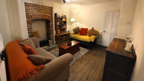 Charming 2BR Edwardian House in Market Town