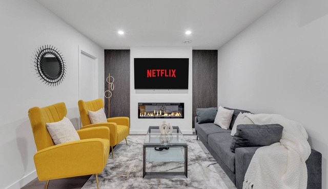 Charming 2BR Escape W/Fireplace