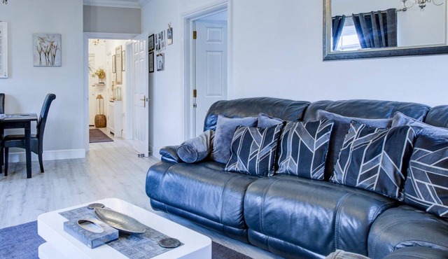 Charming 2BR Flat in the Heart of Waltham Abbey