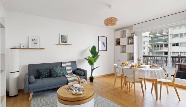 Charming 2BR Flat Near Eiffel Tower & Invalides