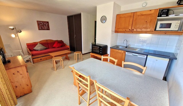 Charming 2BR for 6 in Valfréjus, southwest balcony, near slopes