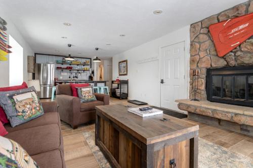 Charming 2BR Fraser Escape Fireplace Trails Resort Nearby