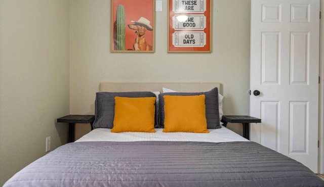 Charming 2BR Getaway | Near Downtown & Mueller