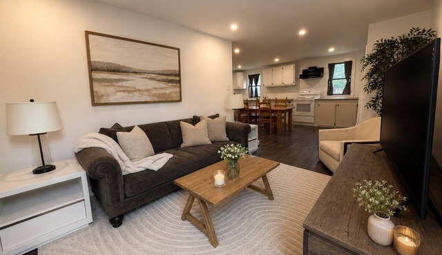 Charming 2BR Guest House w/Pool - Perfect Getaway