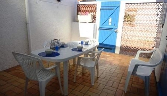 Charming 2BR House, Patio, A/C, Near Beach, 2-Star Rating