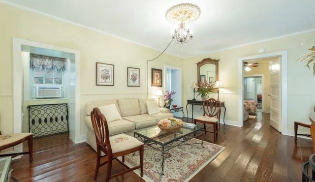 Charming 2BR Historic Kitchen House Steps from Colonial Lake & King Street