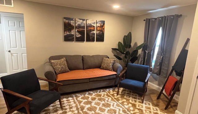 Charming 2BR Home in Springfield with AC near Fairgrounds & Hospital