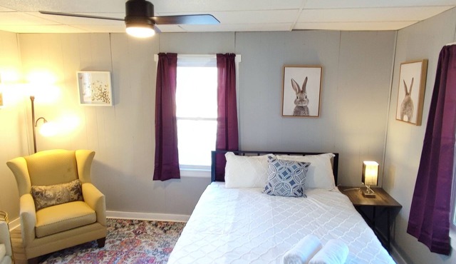 Charming 2BR Home near Historic Downtown Noblesville