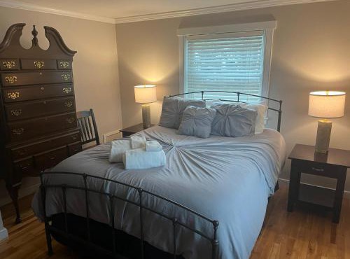 Charming 2BR Home with Ultra-Fast Fiber Near Stowe