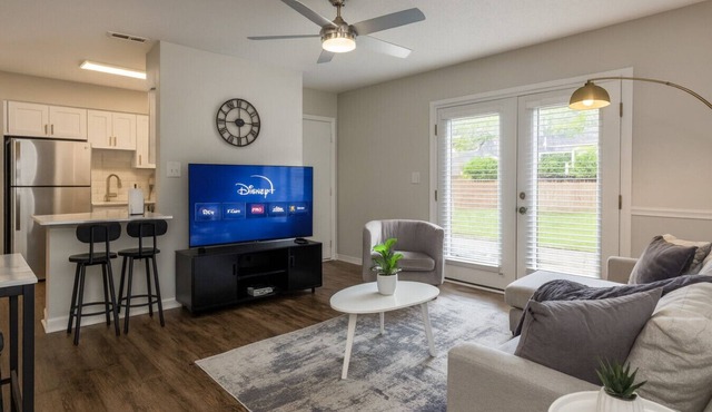Charming 2BR Hoover Retreat w/Easy Parking 06