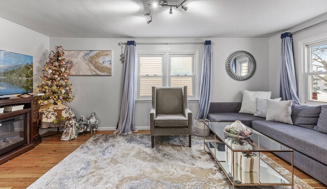 Charming 2Br House! Remodeled! Wi-Fi, SmartTV, W/D.