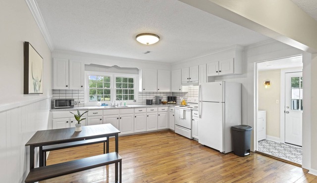 Charming 2BR Near Downtown Greer, Fenced Yard