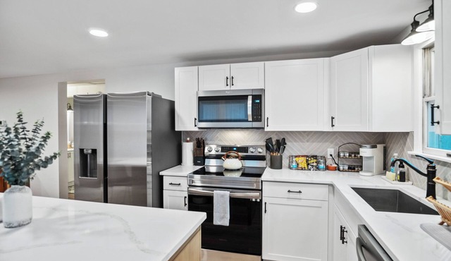 Charming 2BR Near Fairgrounds and War College!