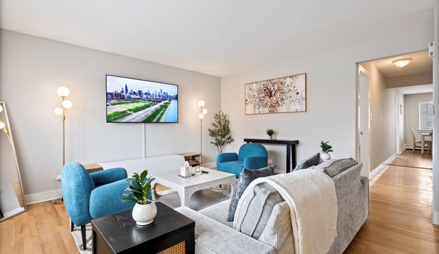 Charming 2BR Near O'Hare – Relax & Explore
