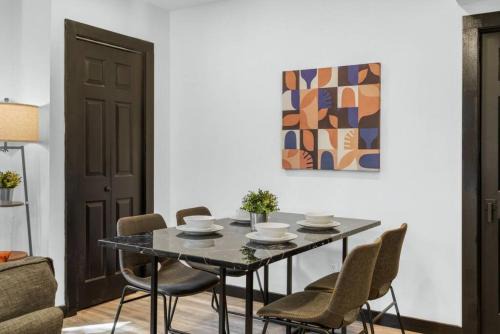 Charming 2BR Philadelphia Retreat with Free Parking