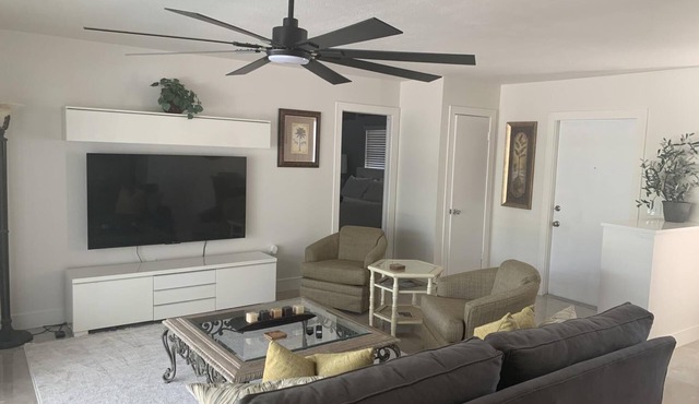 Charming 2BR Pool Home Near Manasota Key