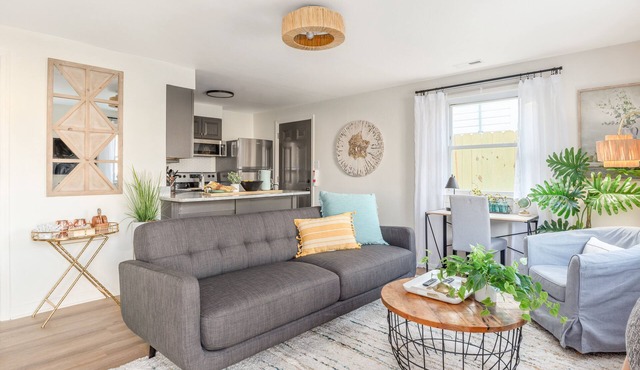 Charming 2BR Retreat Big Yard - Ideal for 30+ Day Stays