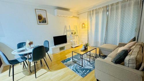 *Charming 2BR Retreat in Heart of Southern Bliss