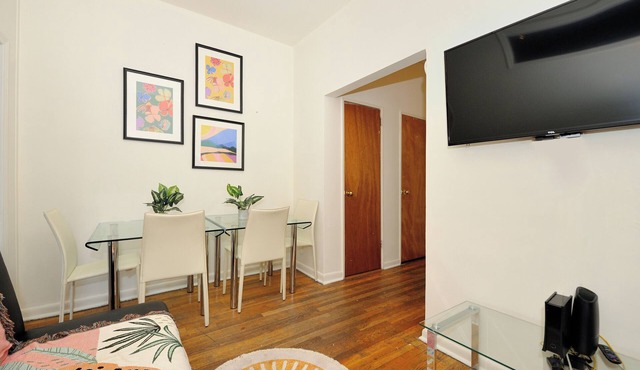 Charming 2BR Retreat Near Central Park!