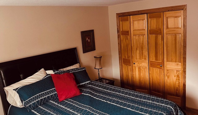 Charming 2BR Retreat in Saint Paul’s Premier Neighborhood – Walkable & Serene